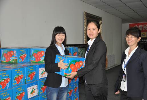 佳節(jié)月圓情更濃(圖1)